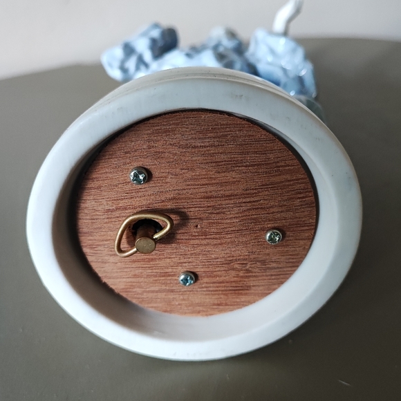 Eda Mann Porcelain Musical Sculpture - Plays Hark the Herald Angels Sing EUC - Picture 7 of 9